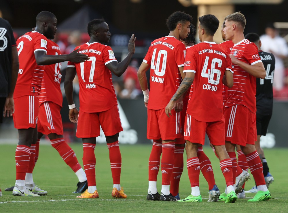 Pesepak bola ayern Muenchen melakukan selebrasi setelah mengalahkan DC United dengan skor 6-2. AFP